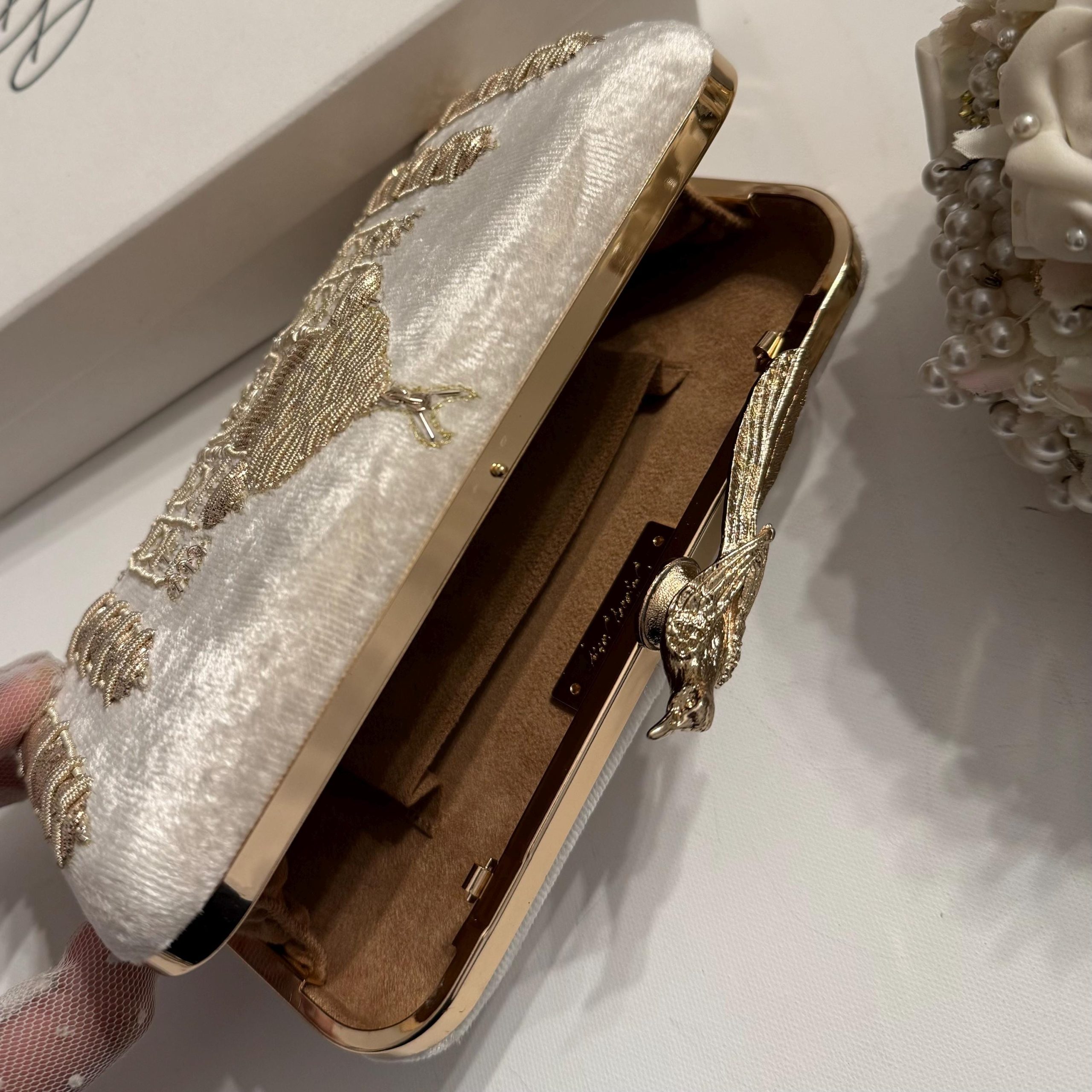 TAJ MAHAL IVORY VELVET BRIDAL CLUTCH - Image 4